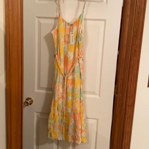 Large dress peach yellow tones, never worn tags on